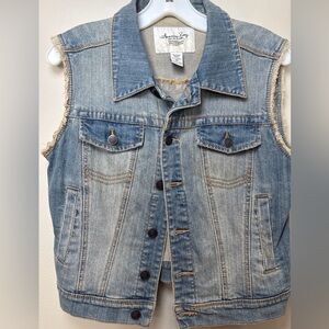 American Rag Sleeveless Denim Vest Light Wash Raw Edge Y2K Festival Layer Piece